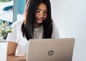 girl-on-laptop