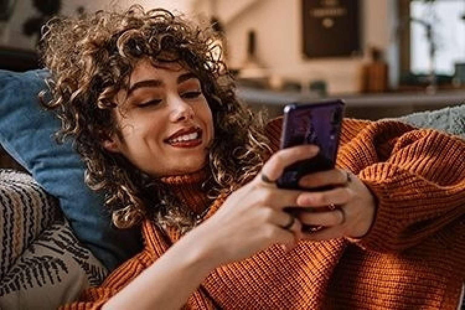 Smiling woman with mobile device
